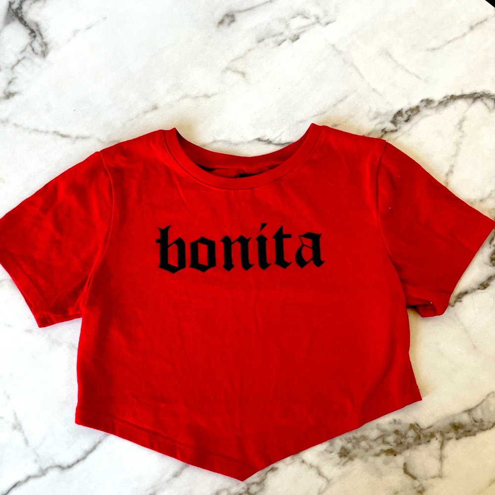 Red bonita crop top tee